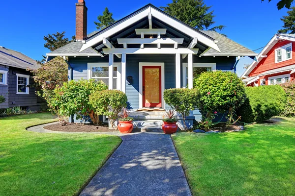 House exterior with curb appeal