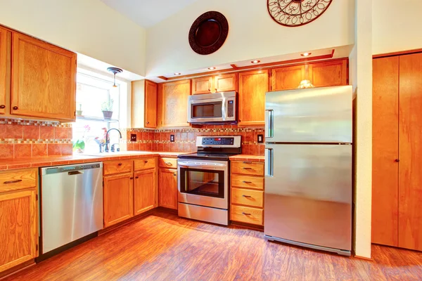 Maple cabinets and steel appliances