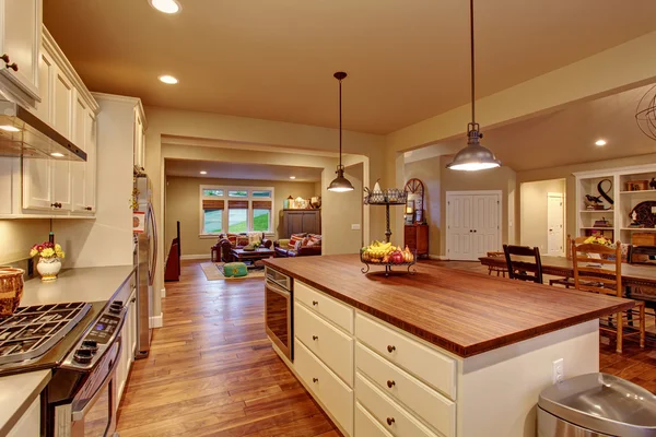 Classic kitchen with hardwood floor and an island.