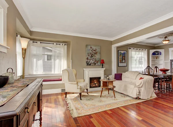 Simplistic living room with hardwood flooring, and beautiful dec