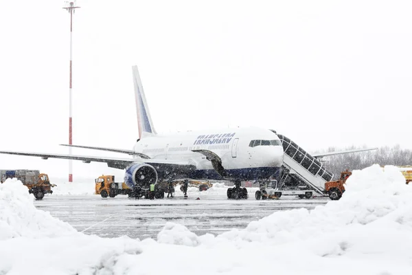 Technical and service support airfield maintenance Boeing-767 at airport Petropavlovsk-Kamchatsky (Yelizovo airport)