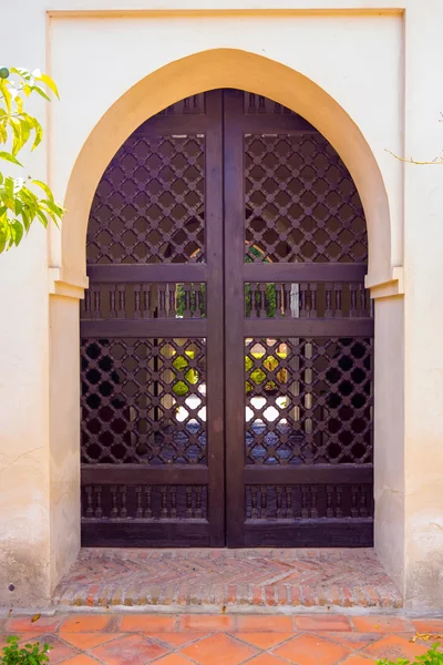 Arabesque style antique door access