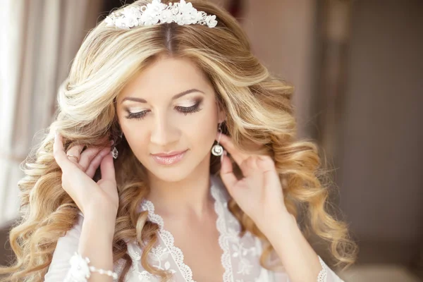 Makeup. Beautiful Bride wedding Portrait with wedding hairstyle,