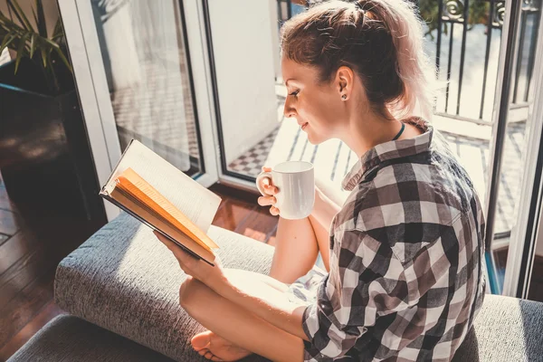 Young pretty woman drinking coffee