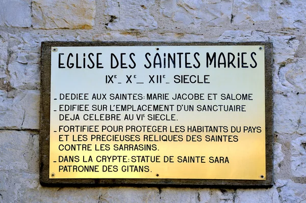 Plaque explaining the history of the church of Saintes-Maries-de
