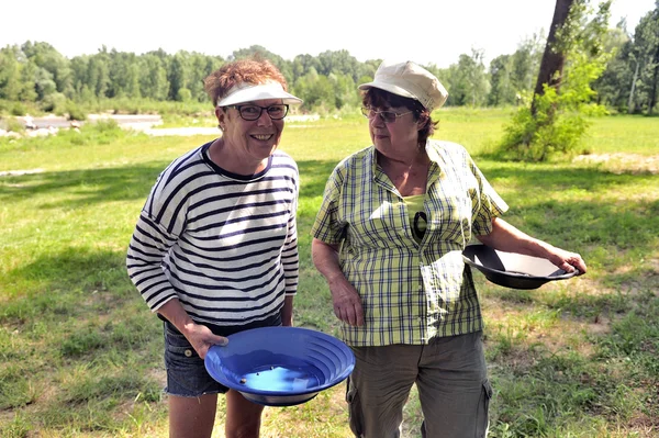 Gold prospectors of all ages on the banks of the Gardon River