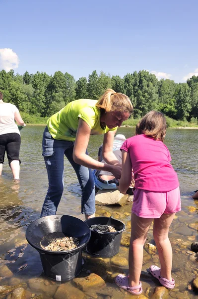 Gold prospectors of all ages on the banks of the Gardon River