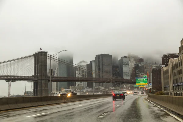 Entering New York downtown in heavy rain at Brooklyn bridge