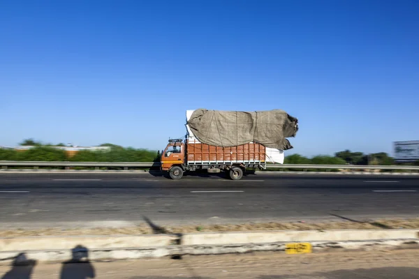 Truck uses the YAmuna express way