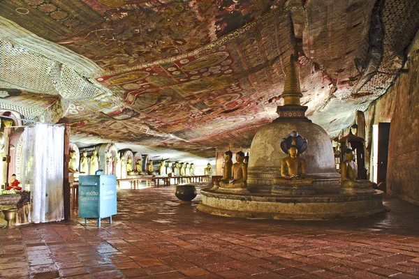Buddah and painting in the famous rock tempel of Dambulla, Sri L