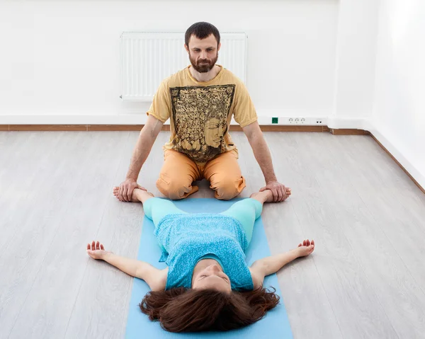 Man makes woman massages