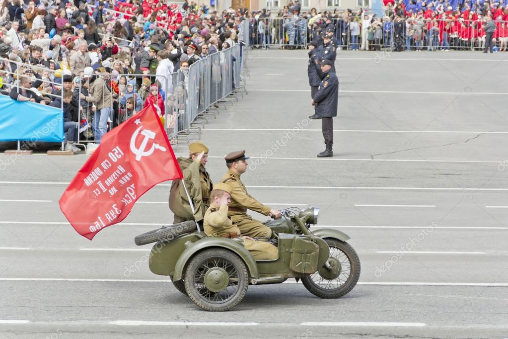 http://st2.depositphotos.com/1071400/8615/i/950/depositphotos_86154234-stock-photo-russian-military-motorcycles-at-the.jpg