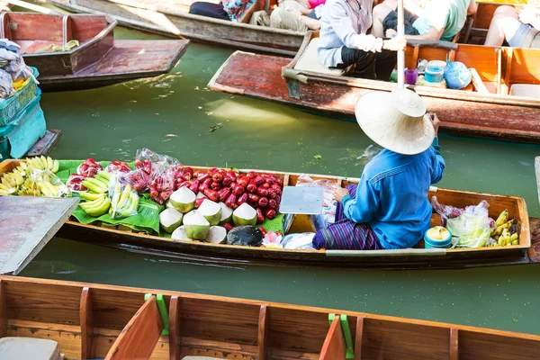 Traditional floating market in Damnoen Saduak near Bangkok