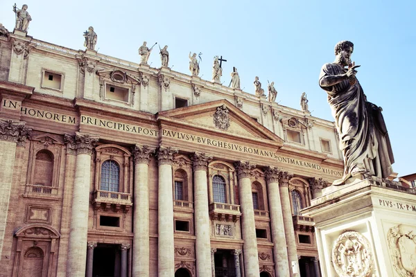 Cathedral of St. Peter in St. Peter\'s Square.