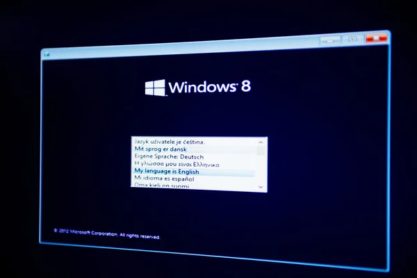 Windows 8.1 PRO installation with language selection opption
