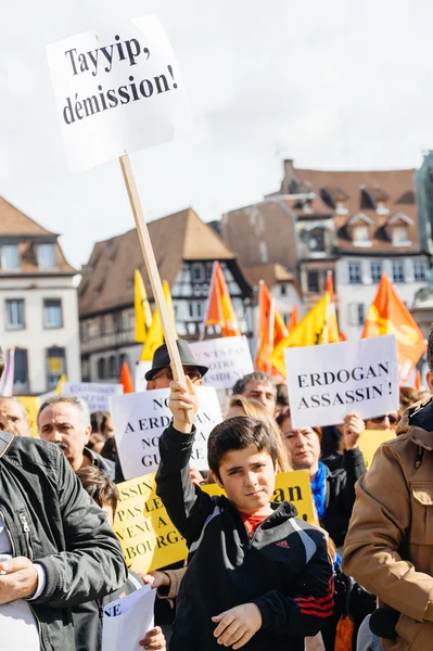 Demonstrators protesting against Turkish President Erdogan polic