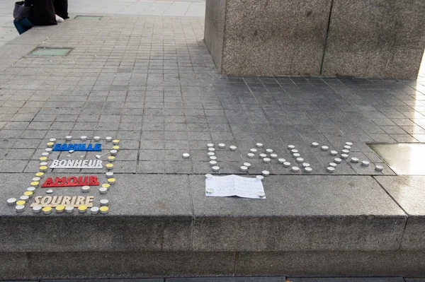 Light candles near General Kleber