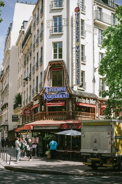 Taverne Karslbrau on the rue de Lyon Paris