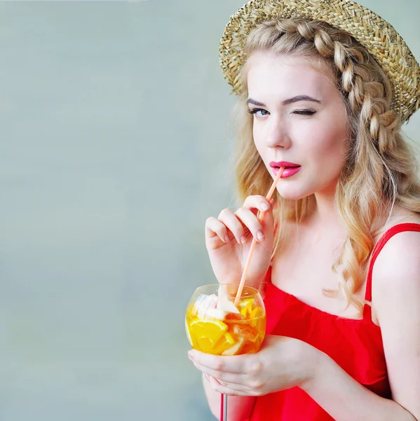 Summer style young woman drinking lemonade