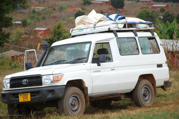 The car of the NGO mawaki loaded supplies and food