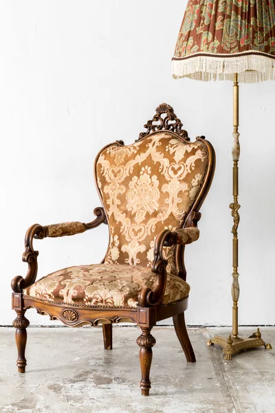 Brown Royal Chair with lamp