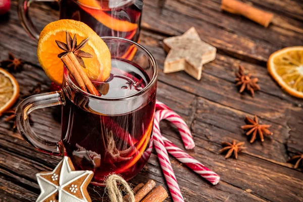 Hot wine drinks with spicy and sweet arrangement