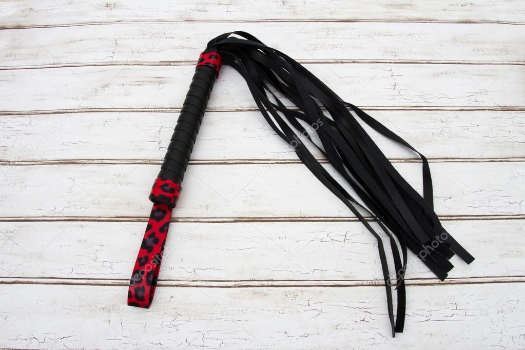 Флоггер 'Тёмное сияние' купить со скидкой в секс шопе  Фетиш и BDSM  Плети, кнуты