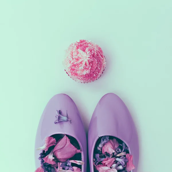 Women\'s weakness. Sweets, flowers and shoes. Minimalism.