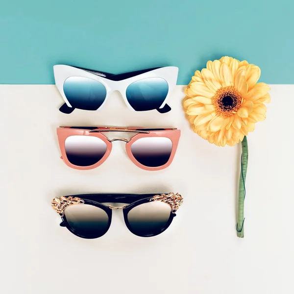 Set trendy sunglasses. choice of the season. fashion style