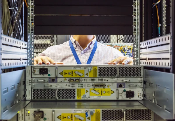IT Engineer installs JBOD  to rack in datacenter