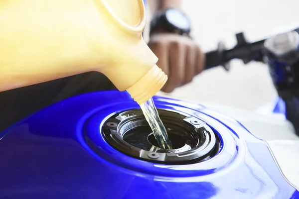 Motorcycle oil refill to tank
