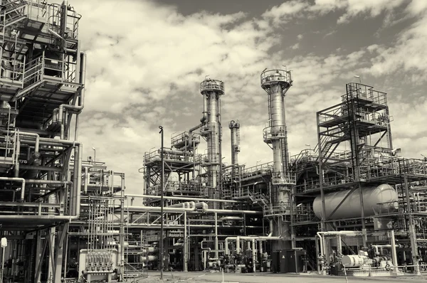 Oil and gas refinery in vintage processing