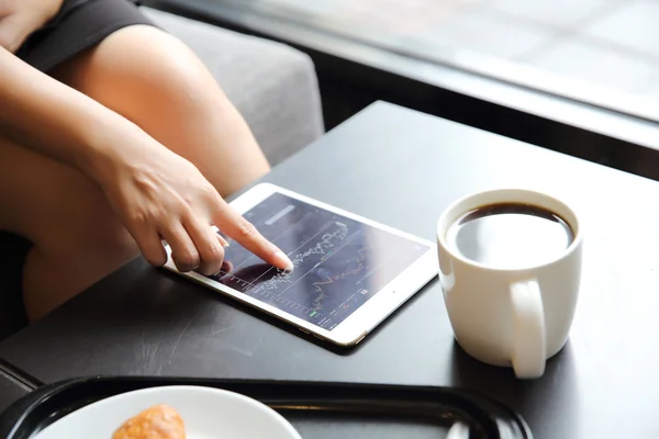 Bussiness woman with tablet for bussiness in coffee shop