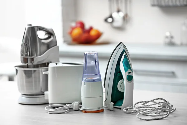 Household and kitchen appliances