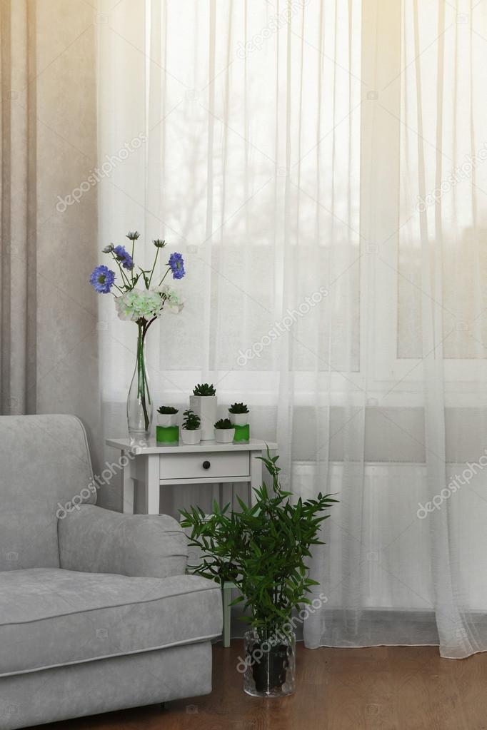 Woonkamer interieur — stockfoto © belchonock #103750840 Groene woonkamer planten
