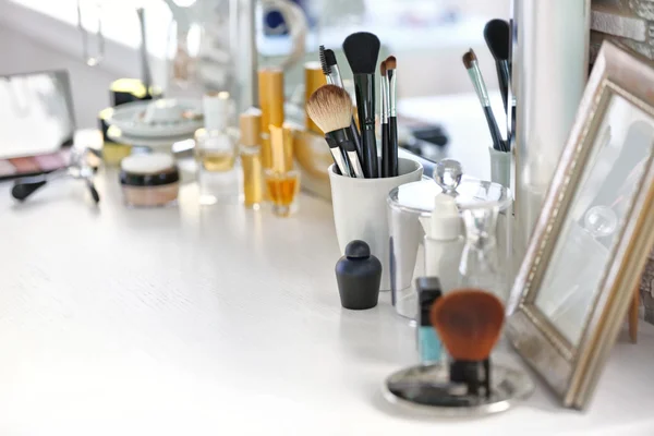 Cosmetic brushes in cup