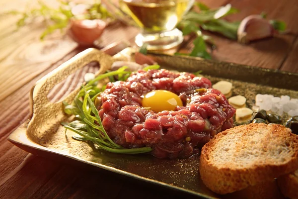 Steak tartar with chopped onion