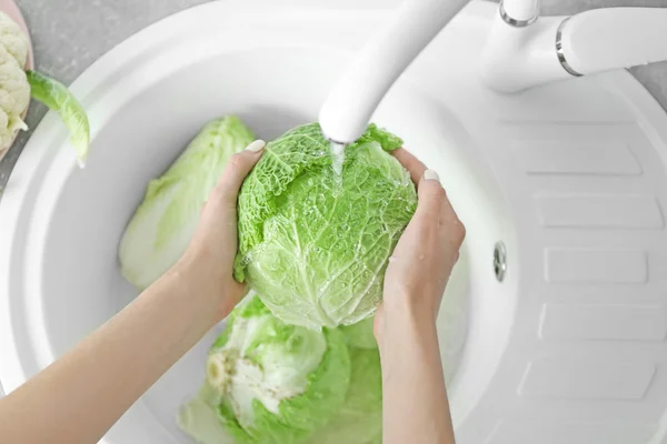 Hands wash cabbage