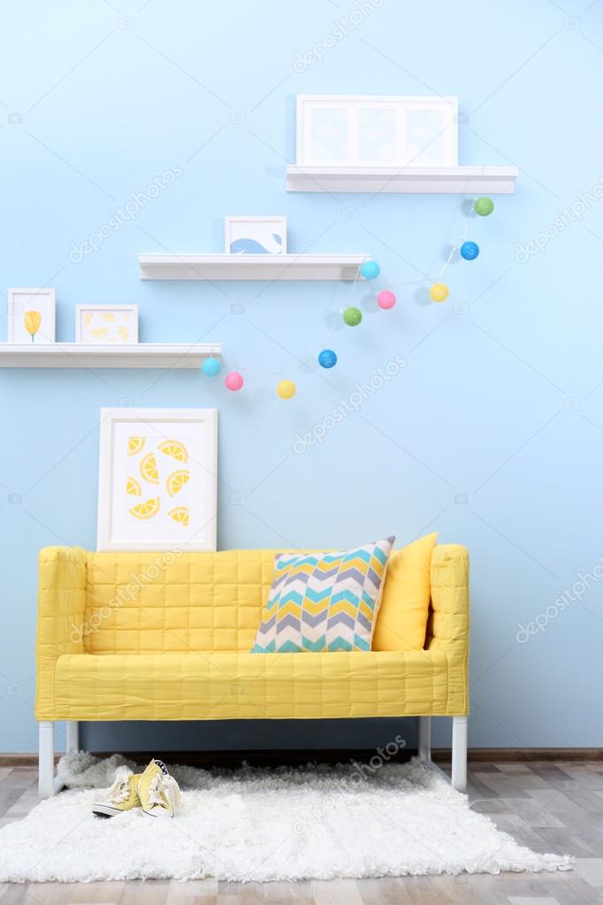 Moderne woonkamer interieur met gele bank — stockfoto © belchonock ... Banken woonkamer interieur