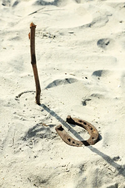 Horseshoe game on sand