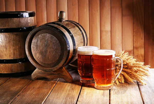 Beer barrel with beer glasses