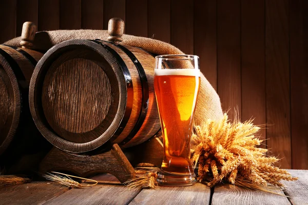 Beer barrel with beer glasses