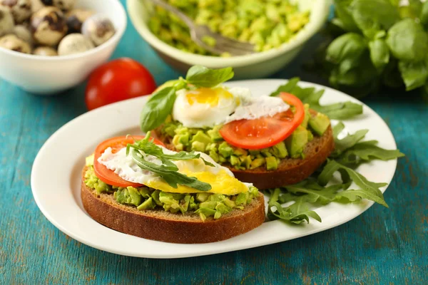 Sandwiches with egg, avocado and vegetables