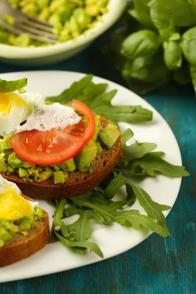 Sandwiches with egg, avocado and vegetables