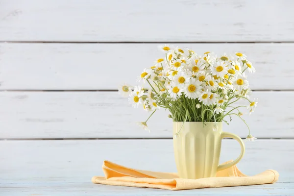 Beautiful bouquet of daisies