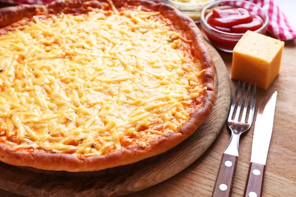 Tasty cheese pizza