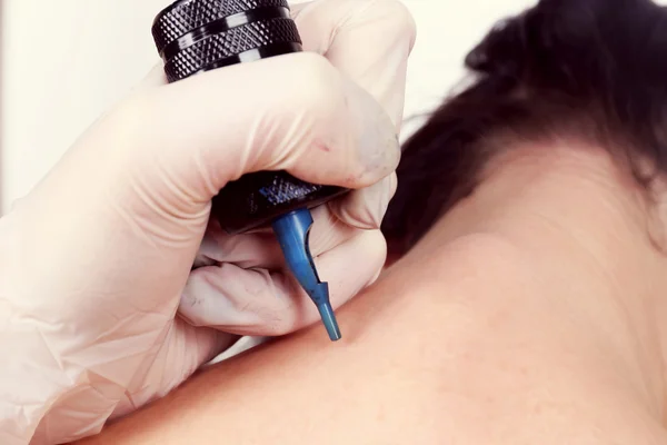 Tattooist drawing picture on the woman