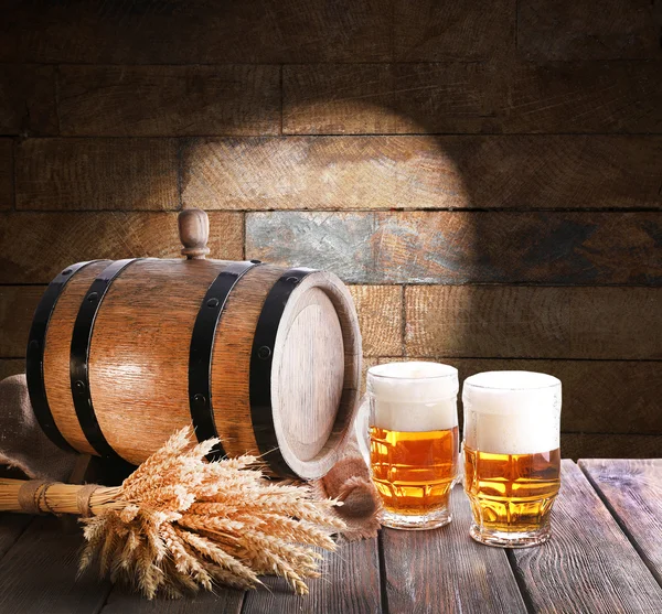 Beer barrel with beer glasses