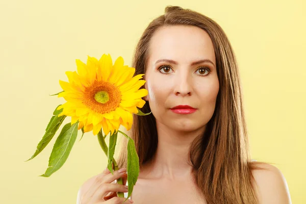 Portrait attractive woman with sunflower