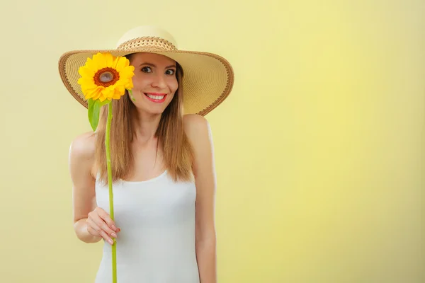 Portrait attractive woman with sunflower